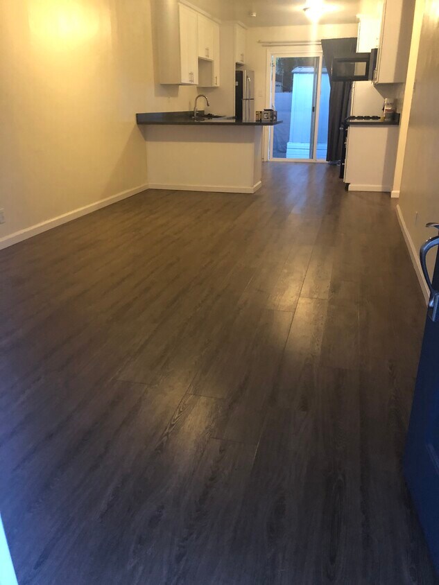 Living Room - 40853 High St