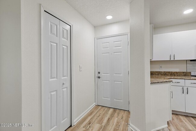 Foto del edificio - 900 Ironwood Dr