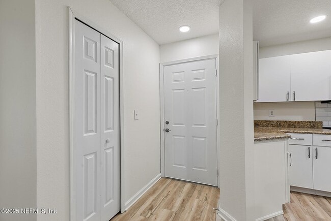 Building Photo - 900 Ironwood Dr