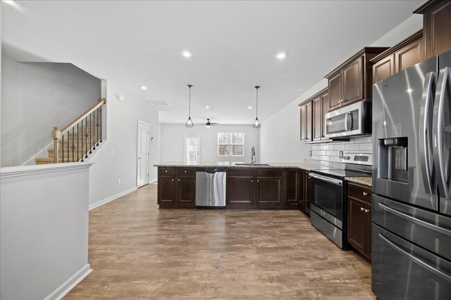 Building Photo - 8860 Commons Townes Dr