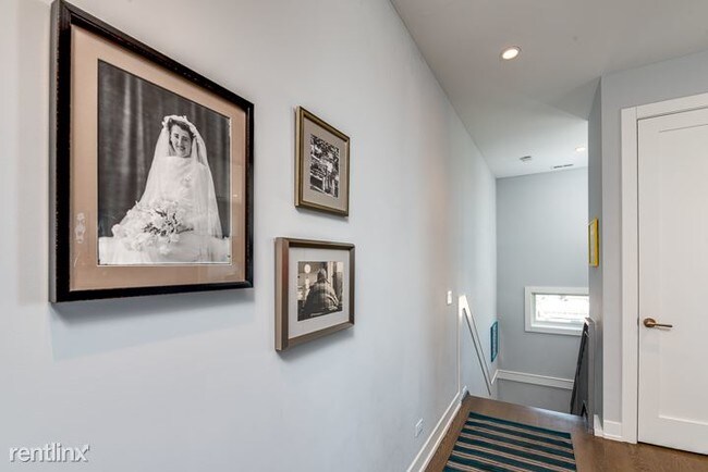 Building Photo - 3 br, 2 bath Condo - 2413 W Fullerton Ave