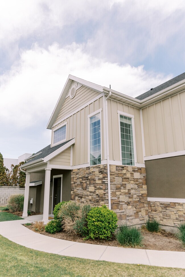 Building Photo - 1792 W Park Willow Way