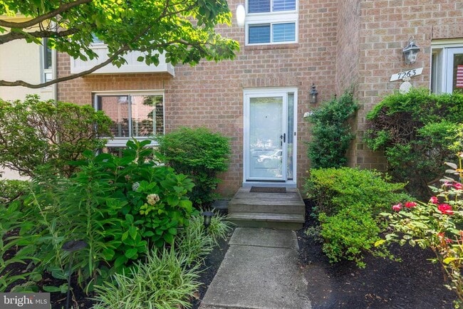 Building Photo - 7261 Dockside Ln