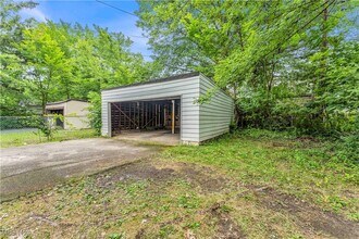 Building Photo - 915 Helmsdale Rd