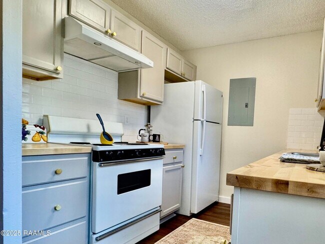 Foto del edificio - 2 bed,1.5 bath Rent