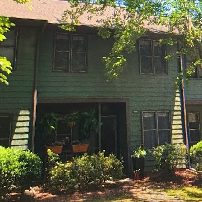 Building Photo - Spacious condo at The Oaks of Avent Ferry!