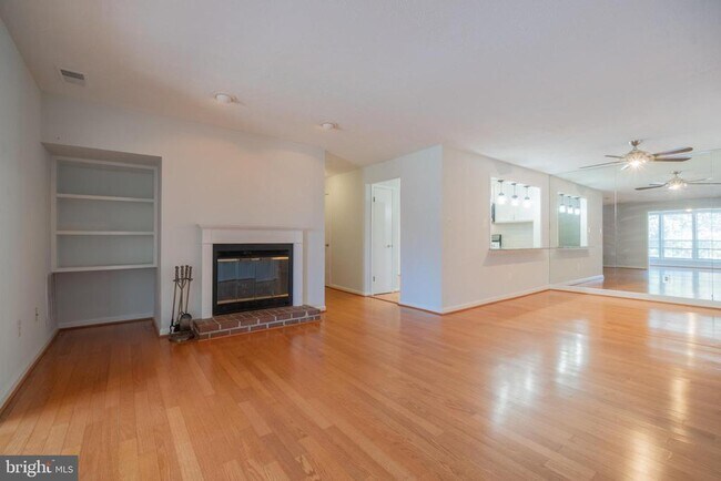 Building Photo - 10076 Oakton Terrace Rd