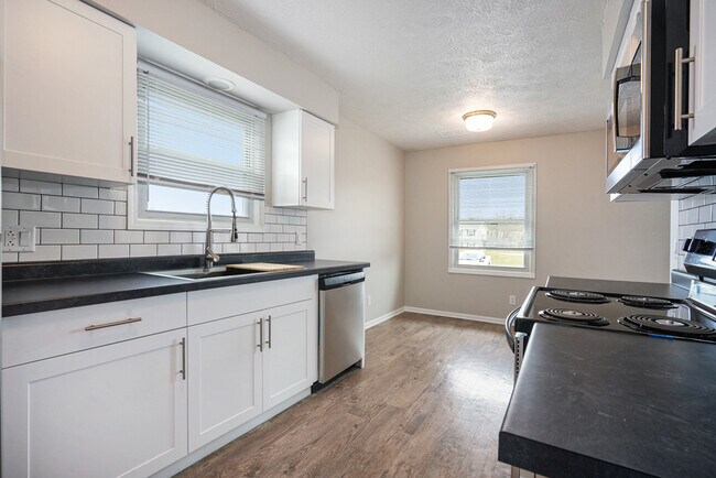Building Photo - Country Ridge Apartments