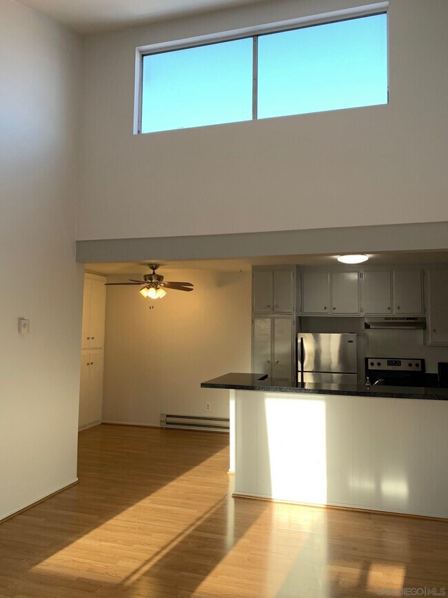 Foto del edificio - 7740 Margerum Ave