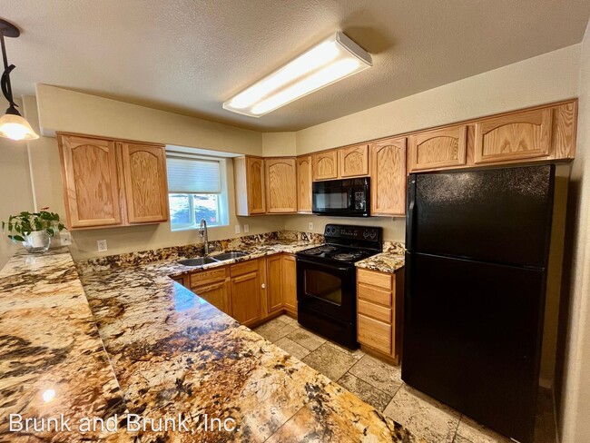 Building Photo - 2 br, 2.5 bath House - 2250 E La Salle Str...