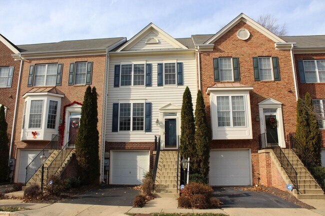 Building Photo - Alexandria/Hybla Valley - 7552 Great Swan ...