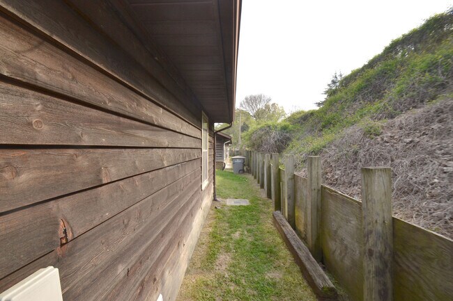 Foto del edificio - Duplex 2 bedroom, 1 bath near Downtown Kan...