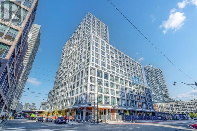 Building Photo - 15 Richardson St