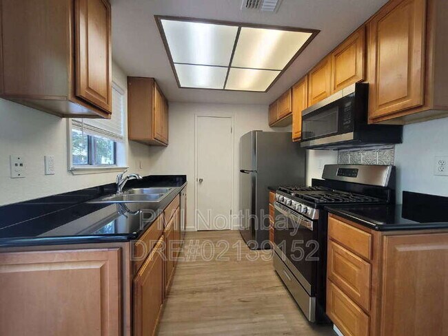 Foto del edificio - 2140 Woolner Ave