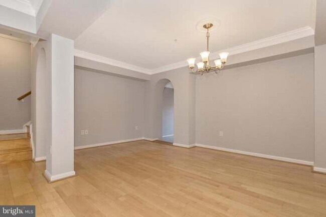 Foto del edificio - 2439 Rippling Brook Rd