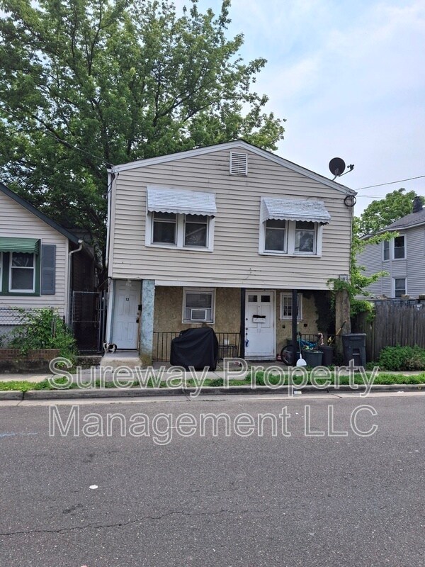 Foto principal - 12 Borden Ave