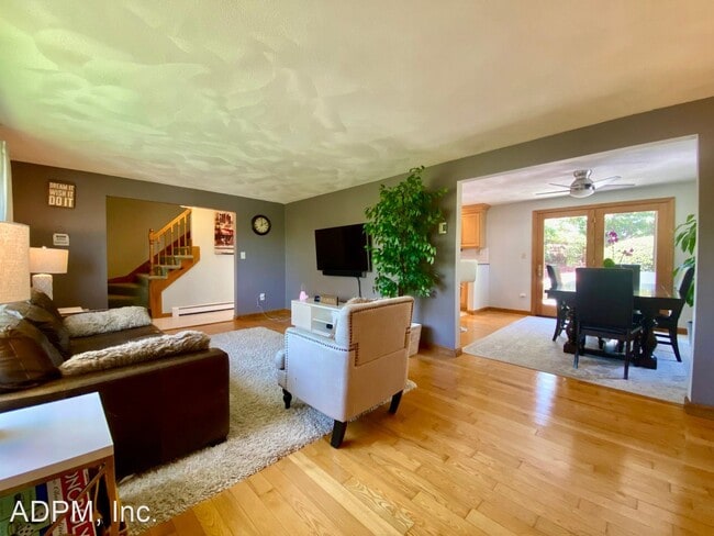 Building Photo - 3 br, 1.5 bath House - 5B Lilah Circle