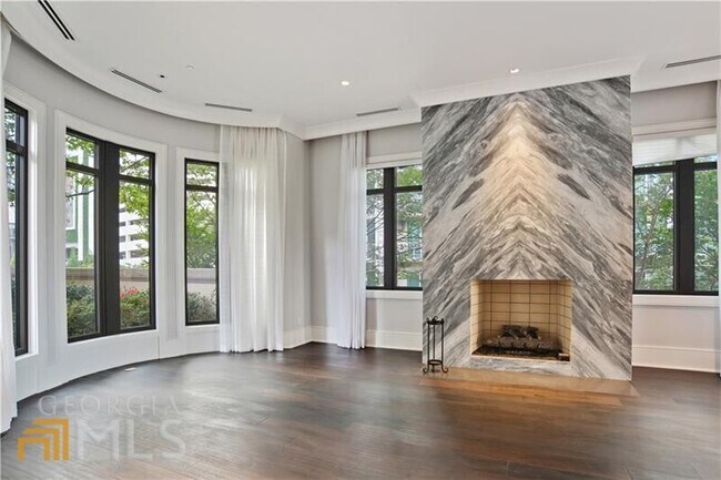 Foto del edificio - 3376 Peachtree Rd NE