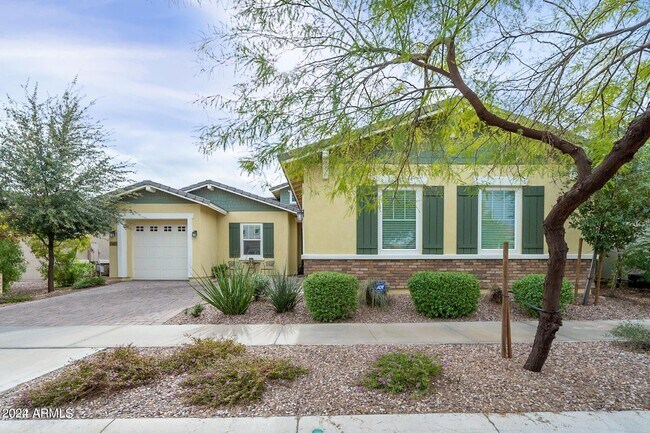 Foto del edificio - 10617 E Lincoln Ave