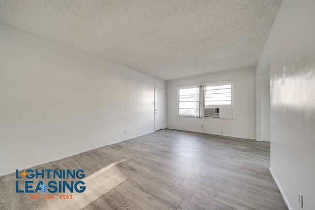 Foto del edificio - 14753 1/2 Vanowen-4B