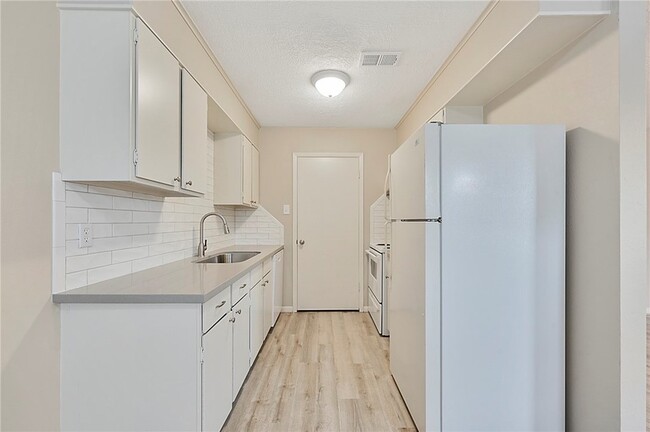 Building Photo - 805 San Benito Dr