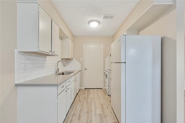 Foto del edificio - 805 San Benito Dr