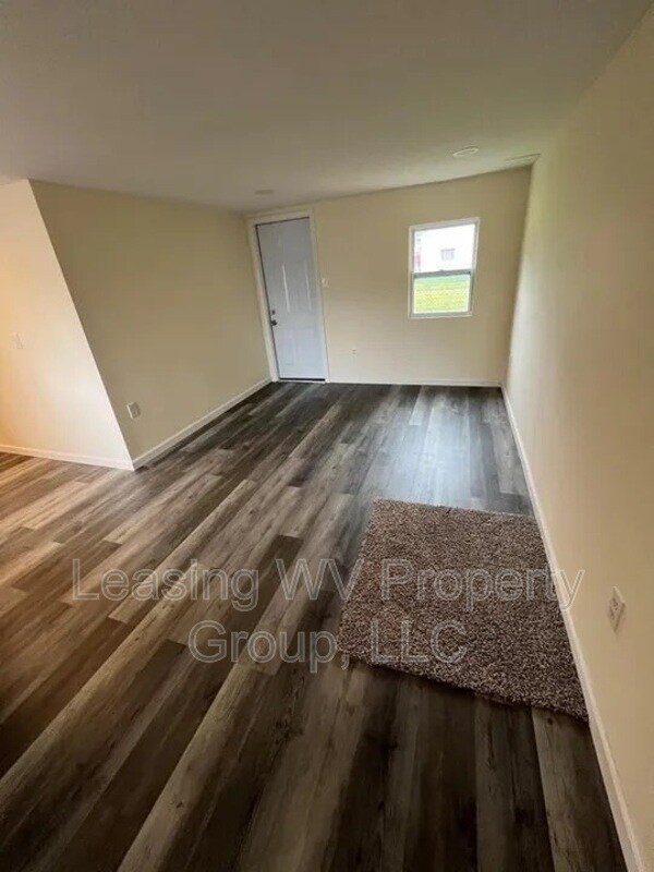 Building Photo - 401 Main Ave