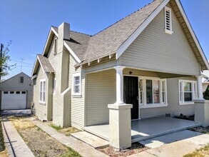 Building Photo - 863 W Campus Way