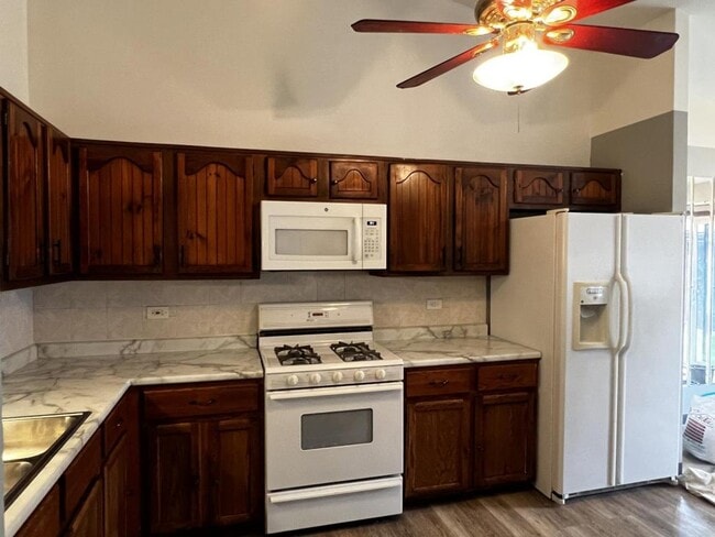 Foto del edificio - 5623 Santa Barbara Dr