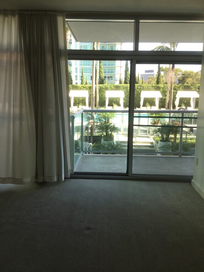 Building Photo - 13700 Marina Pointe Dr