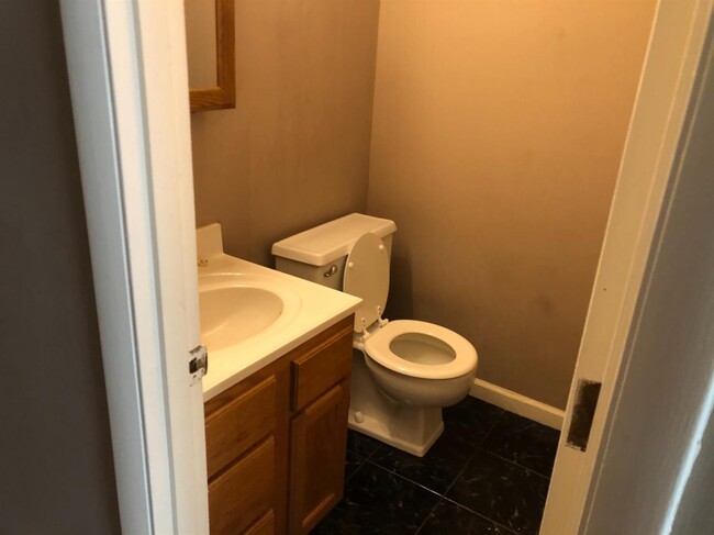 Building Photo - 290 Hedgewood Ct
