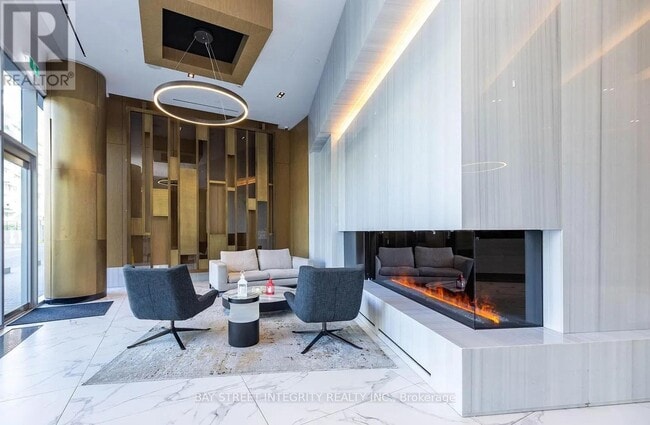 Building Photo - 15 Queens Quay E