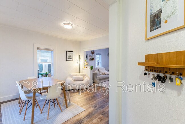 Building Photo - 631 Miles Ave