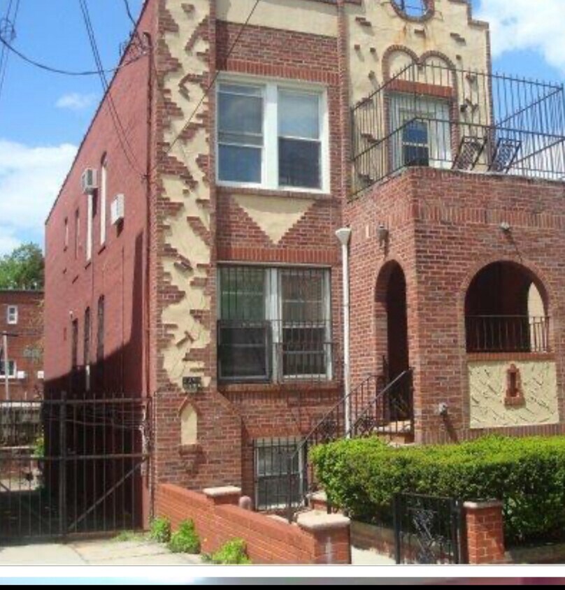 Foto principal - 1498 E 34th St