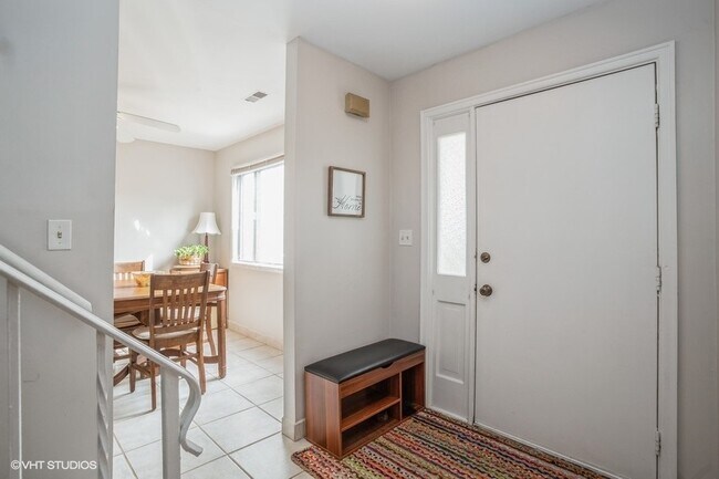 Foto del edificio - 158 Chatham Ct