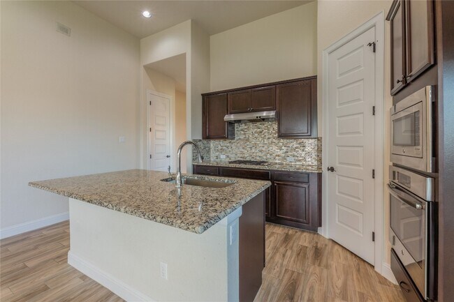 Foto del edificio - 6740 Brindisi Pl