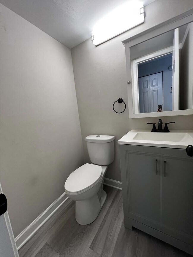 Foto del edificio - 7333 Winthrop Way