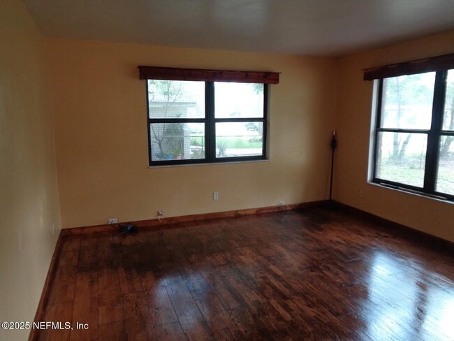 Building Photo - 1050 Mantes Ave