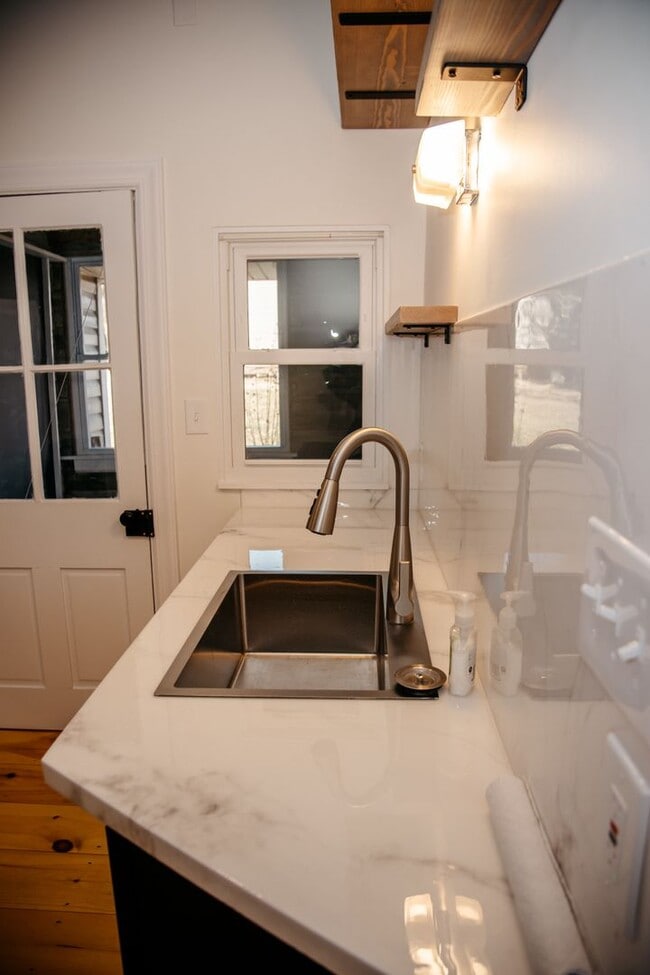 Foto del edificio - 253 E Main St