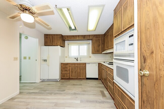 Building Photo - 2953 Manzanita Way55 Senior Community