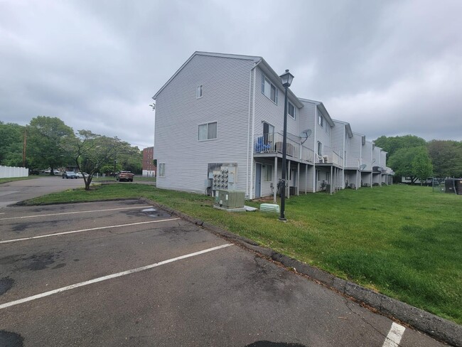 Building Photo - 360 W Spring St