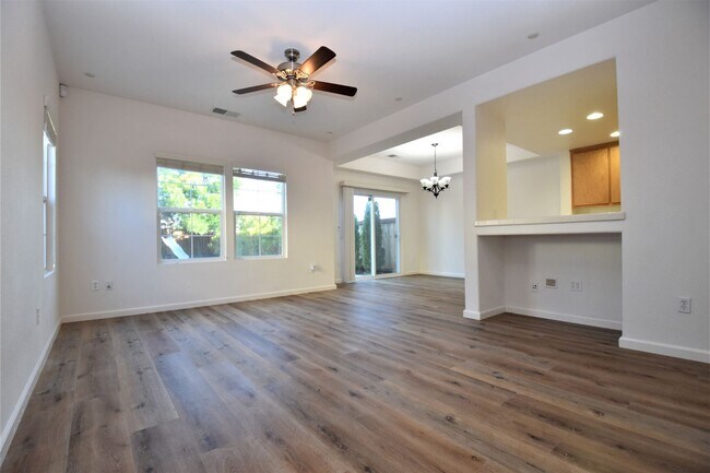 Building Photo - 4 br, 2.5 bath House - 3814 Black Butte Road