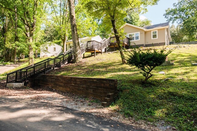 Foto del edificio - 712 Woodlawn Dr