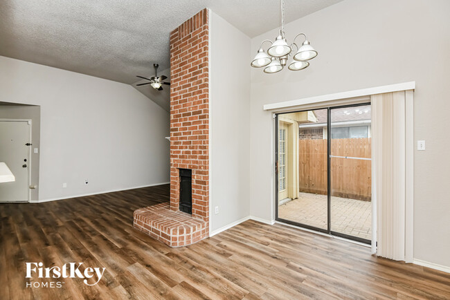 Building Photo - 2216 Turf Club Dr