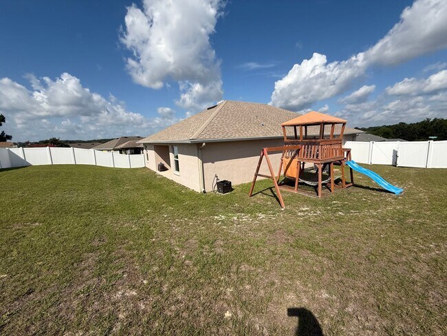 Building Photo - Three bedroom two bathroom BH Home