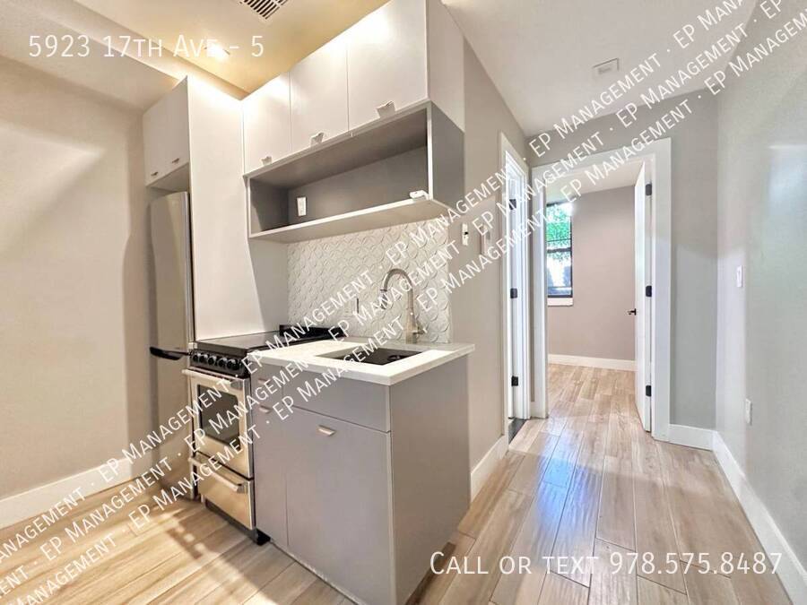 Foto principal - 5923 17th Ave
