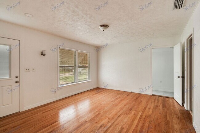 Foto del edificio - 2938 Hunter St