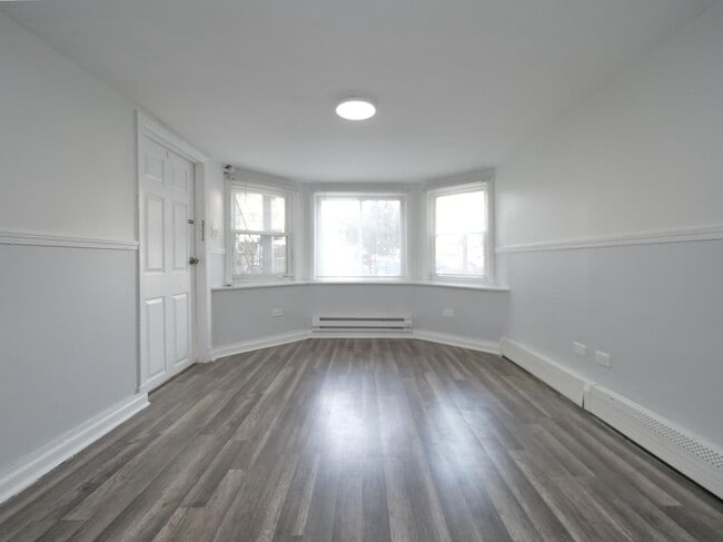 Building Photo - 3250 N Albany Ave