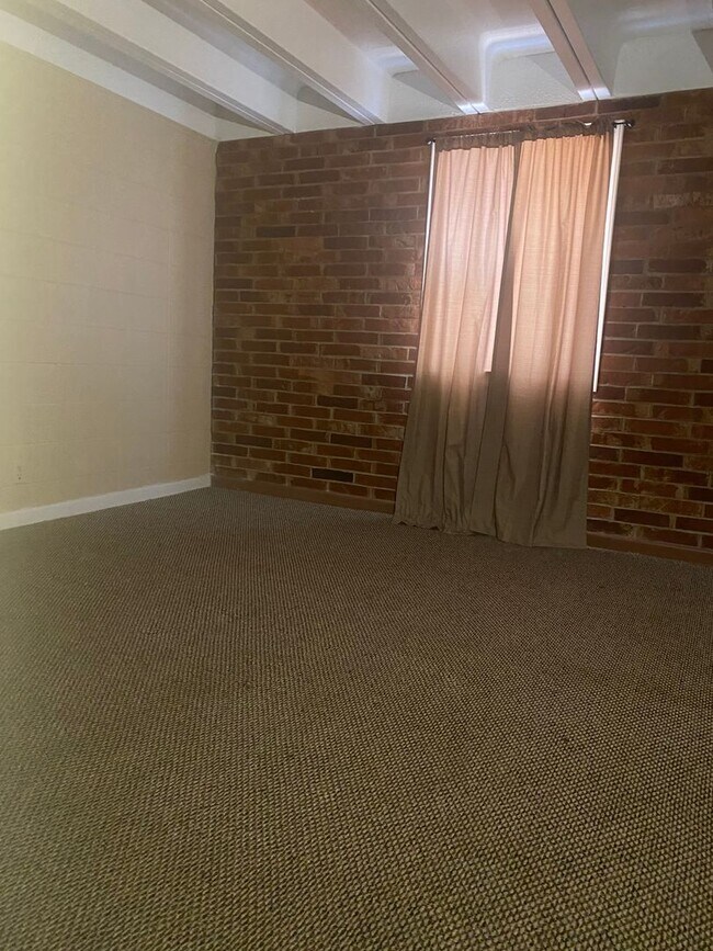 Foto del edificio - Hill House Apt 15