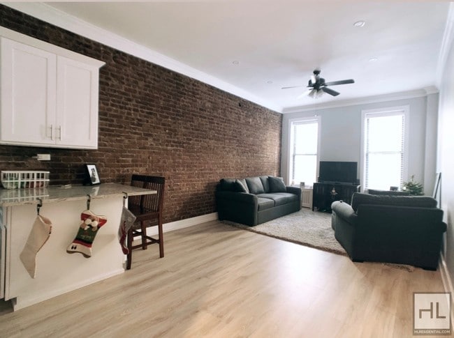 Building Photo - 1-bdrm w/yard and minutes from prospect park